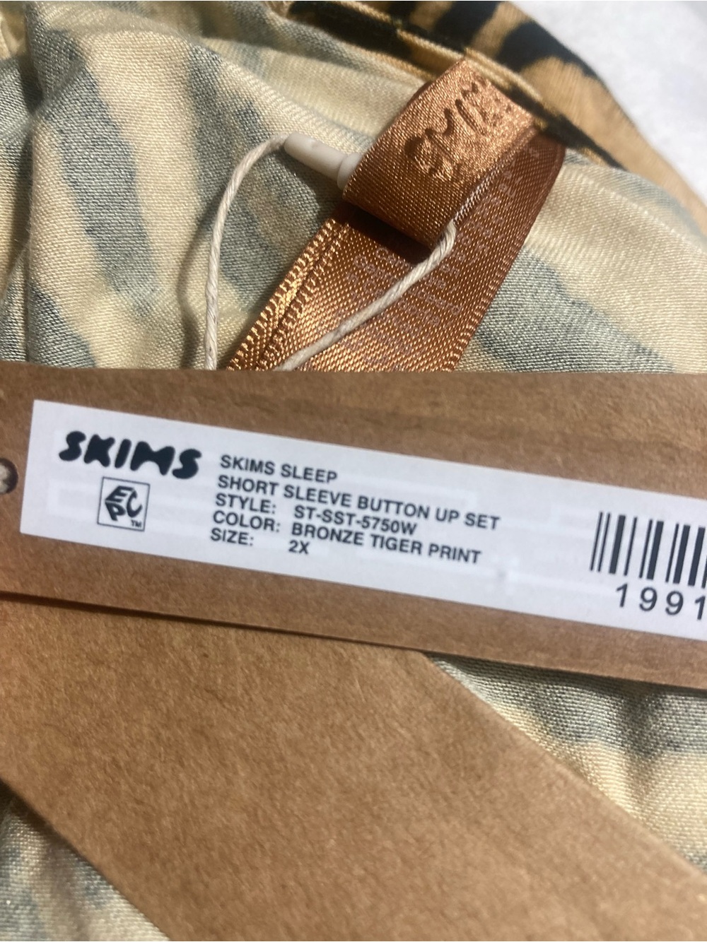 SKIMS Bronze Tiger Sleep Set 2X - Picture 7 of 7